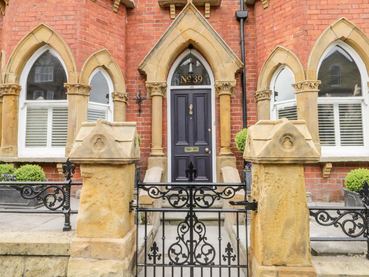 Вилла 39 West Street Скарборо Экстерьер фото