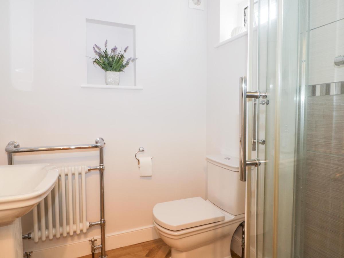 Вилла 39 West Street Скарборо Экстерьер фото
