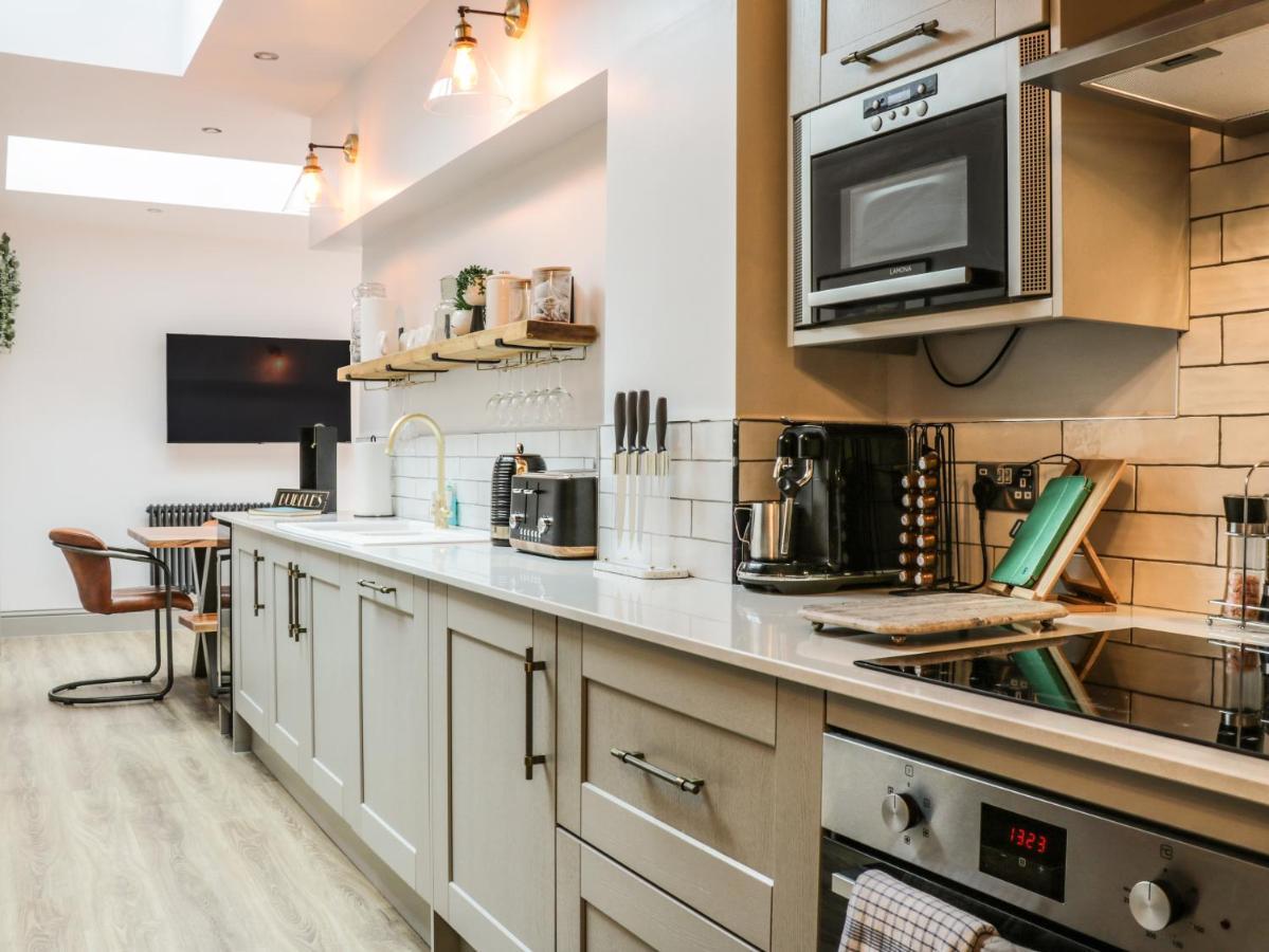 Вилла 39 West Street Скарборо Экстерьер фото